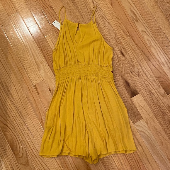 Francesca’s Marigold Romper Size XS - Picture 2 of 2